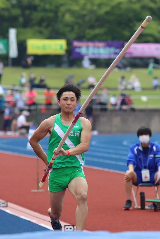 男子棒高跳び