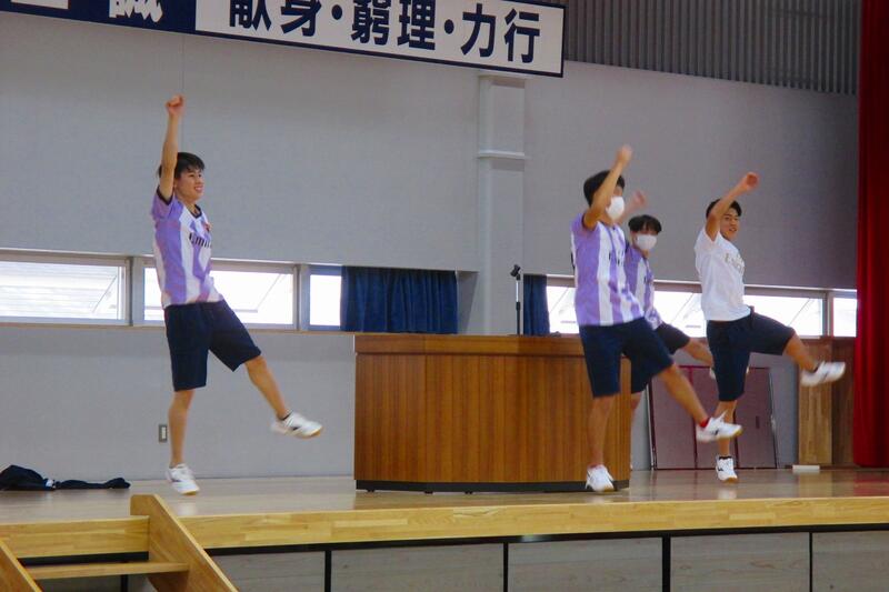 生徒会長ダンス披露