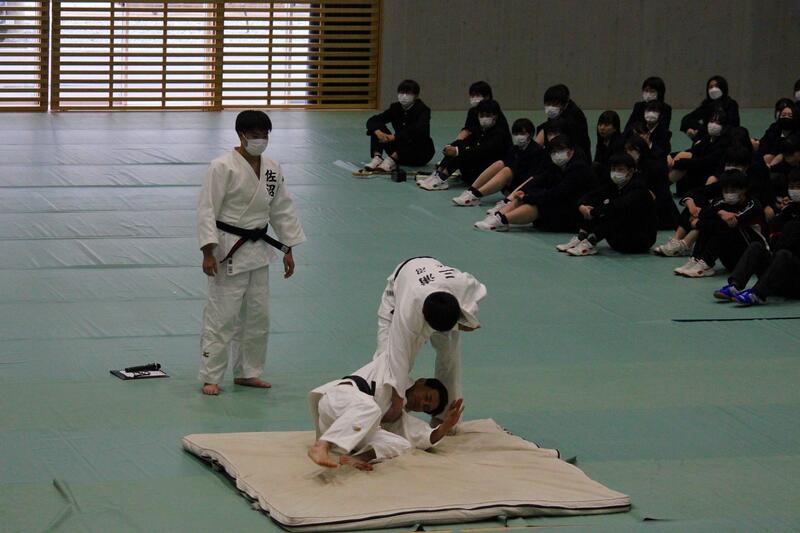 柔道部投げ技披露