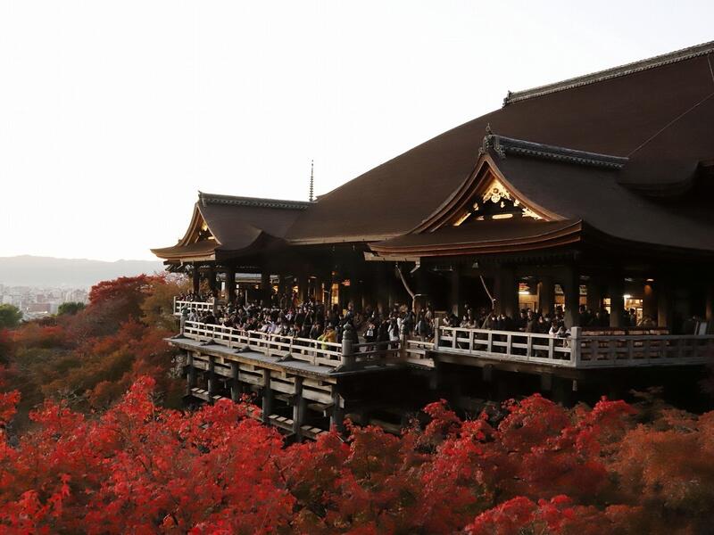 紅葉で鮮やかな清水寺