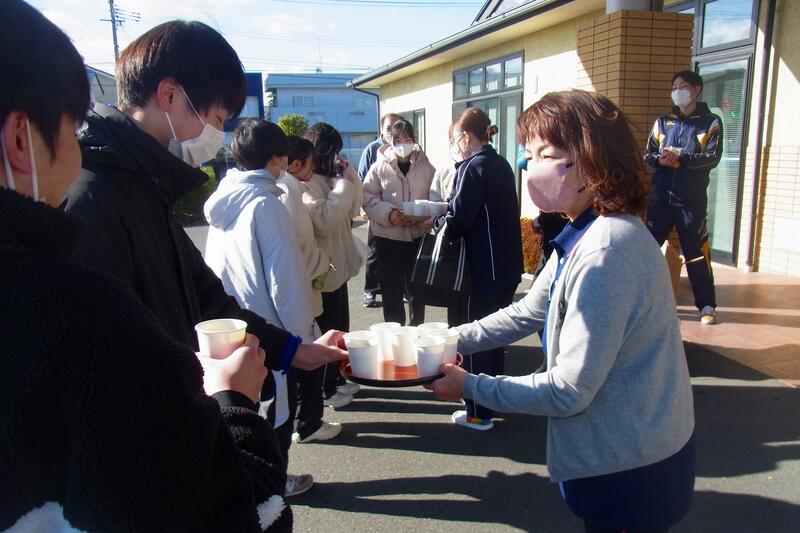 施設の方から暖かい飲み物を頂きました